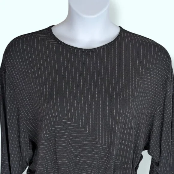 Endless Long Sleeve Line Pattern Top - Picture 2 of 7